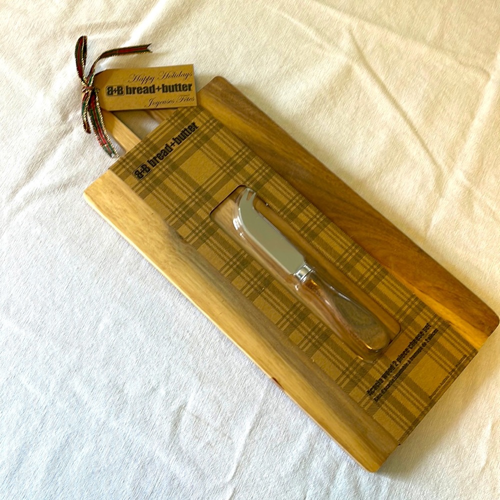 🌼3/$18. NWT Acacia wood 2 piece cheese set cutting board knife set